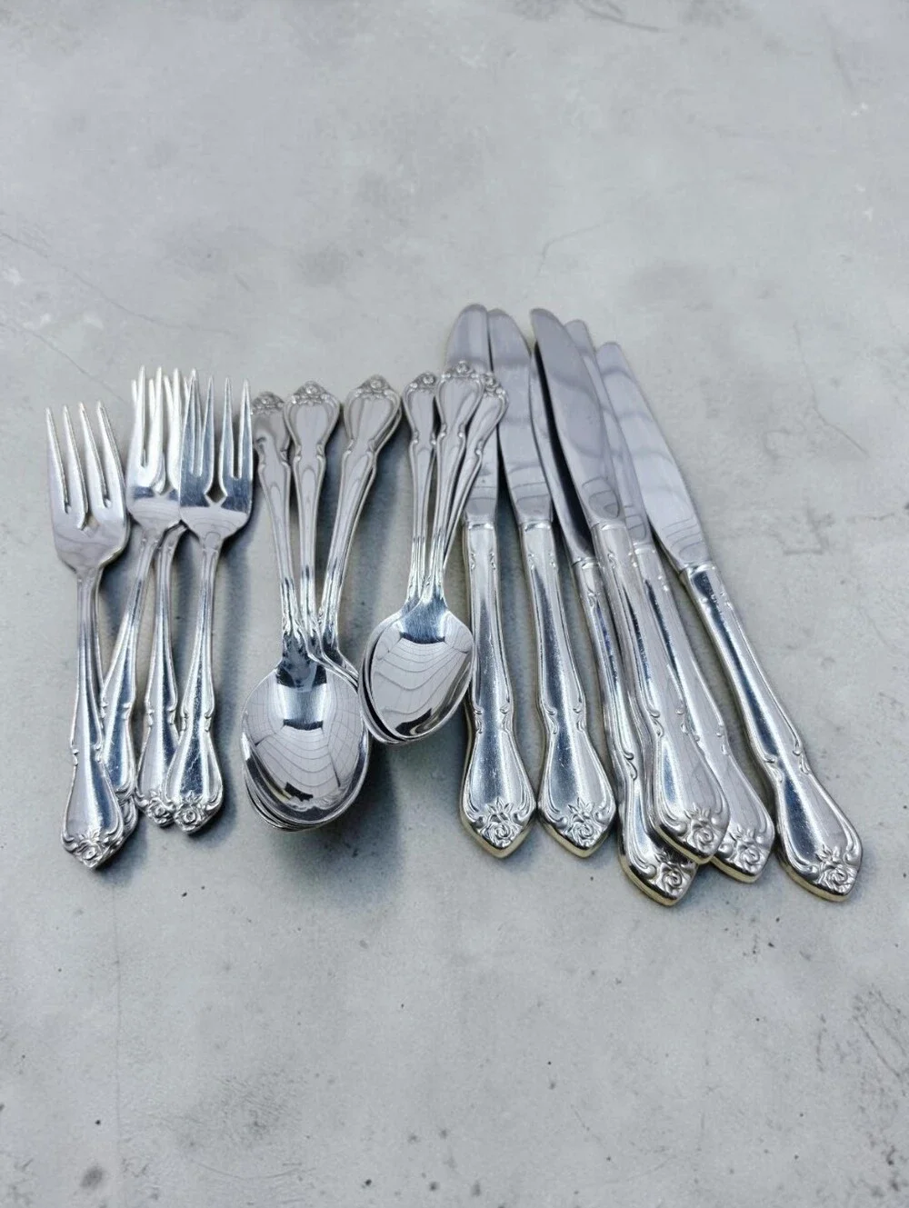 Oneida Arbor Rose True Rose Stainless Steel Flatware Set Of 18